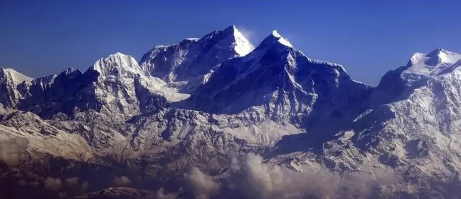 Everest Dağı'na bir günde 274 dağcı tırmanarak rekor kırdı