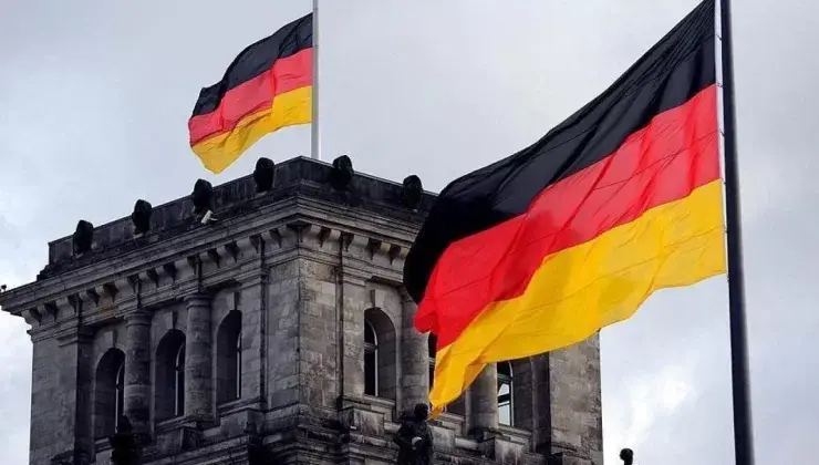 AfD an der Spitze in Deutschland-Umfrage, SPD fällt hinter Grüne zurück