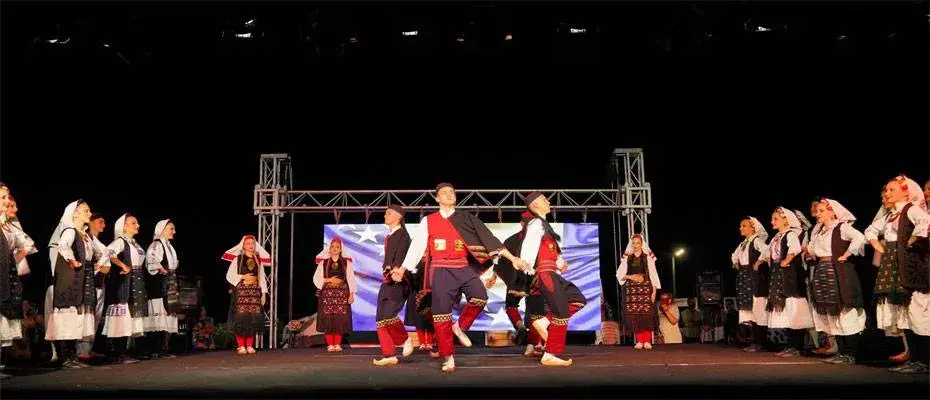 Ayvalık’ta 750 dansçı uluslararası halk oyunları festivalinde buluştu